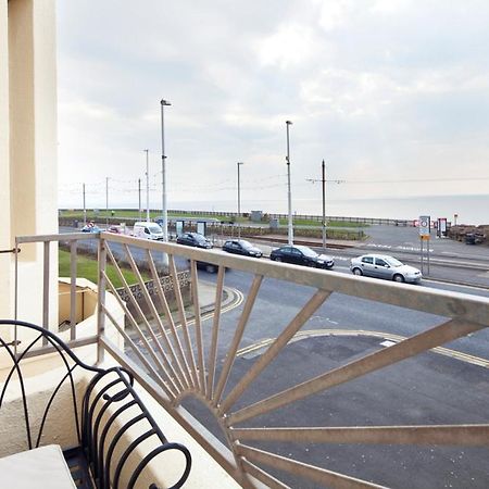 Queens Mansions: Elizabeth Suite Blackpool Extérieur photo