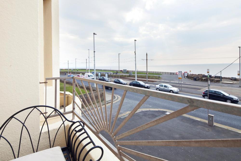 Queens Mansions: Elizabeth Suite Blackpool Extérieur photo