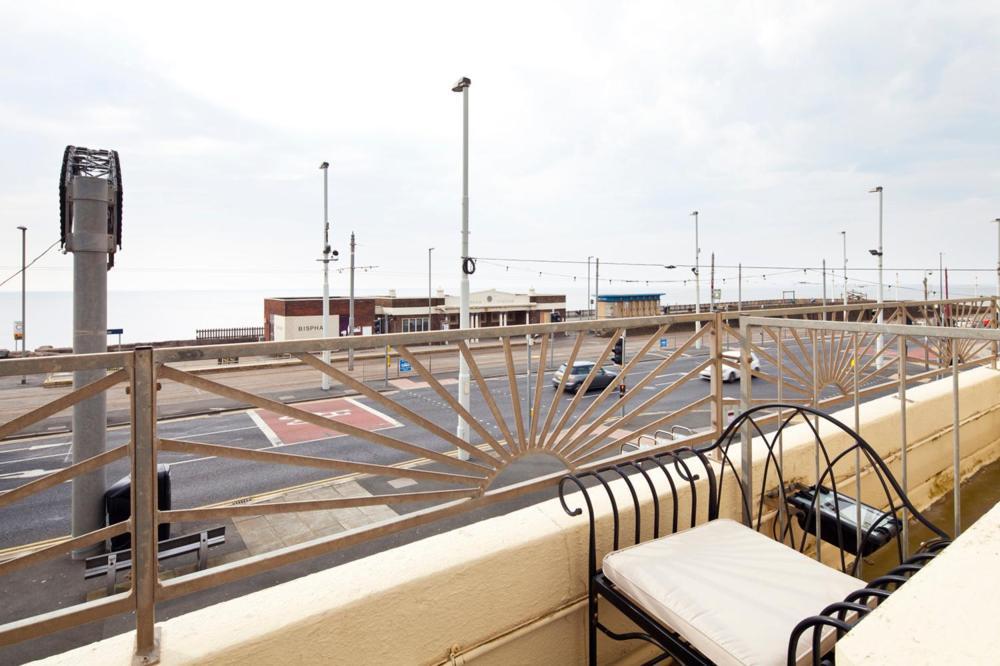 Queens Mansions: Elizabeth Suite Blackpool Extérieur photo